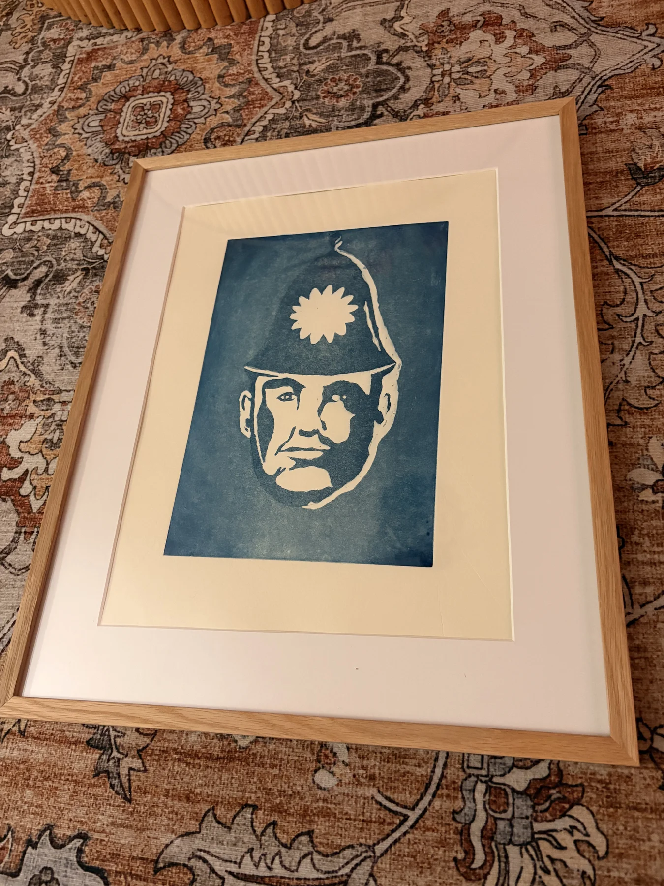 Kela etsivä - kehystettynä